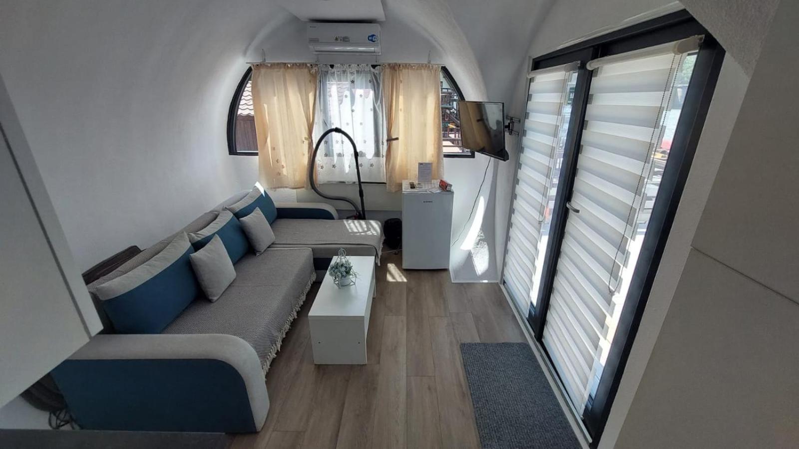 Villa Criber House - Casa Din Fibra De Sticla Pe Ponton Plutitor à Bicaz Extérieur photo